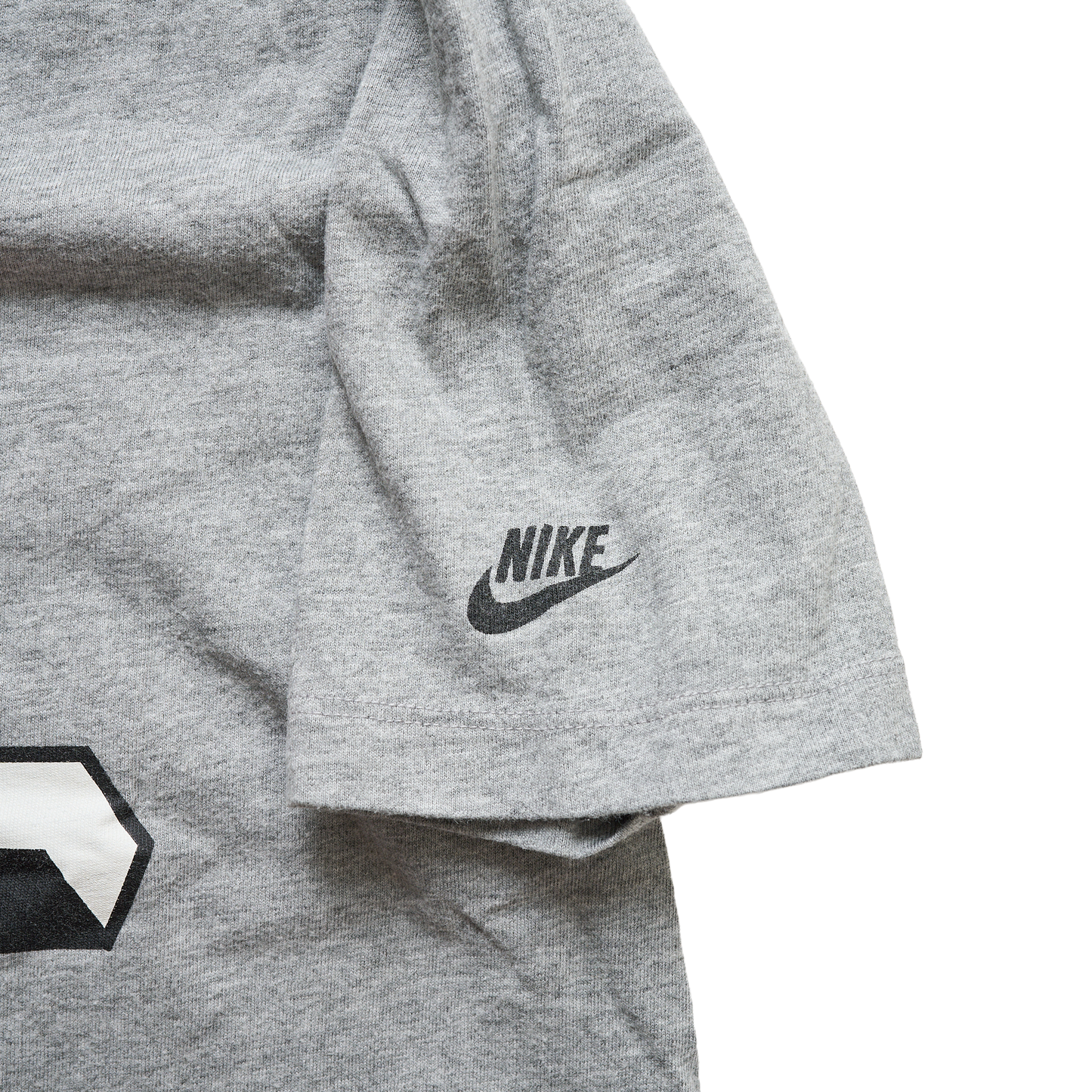 【USED】NIKE グレーグラフィック半袖Tシャツ