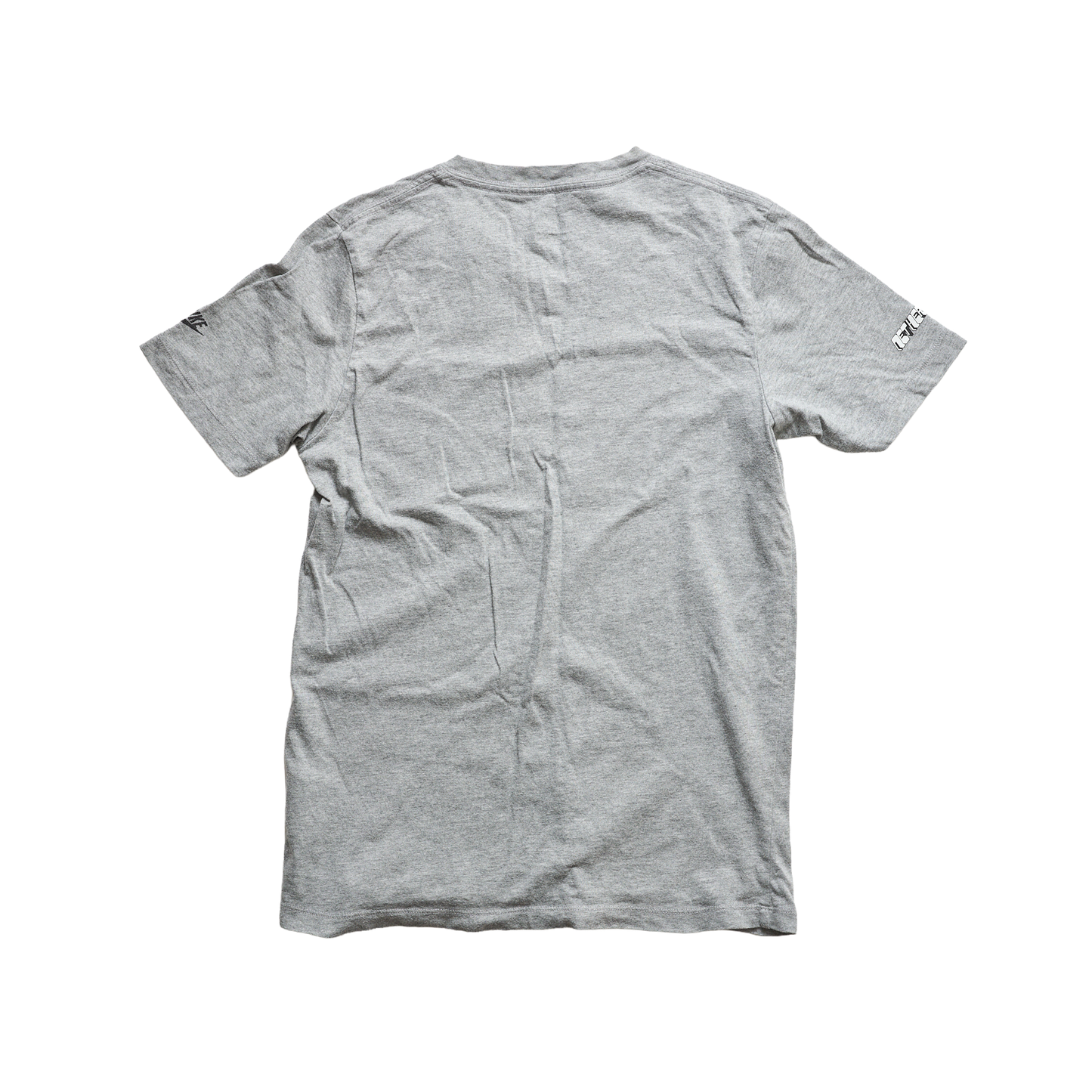 【USED】NIKE グレーグラフィック半袖Tシャツ